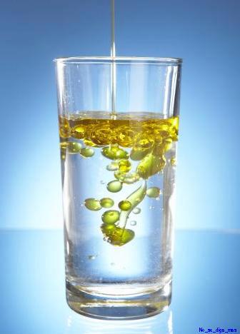 Resultado de imagen de aceite y agua en un vaso
